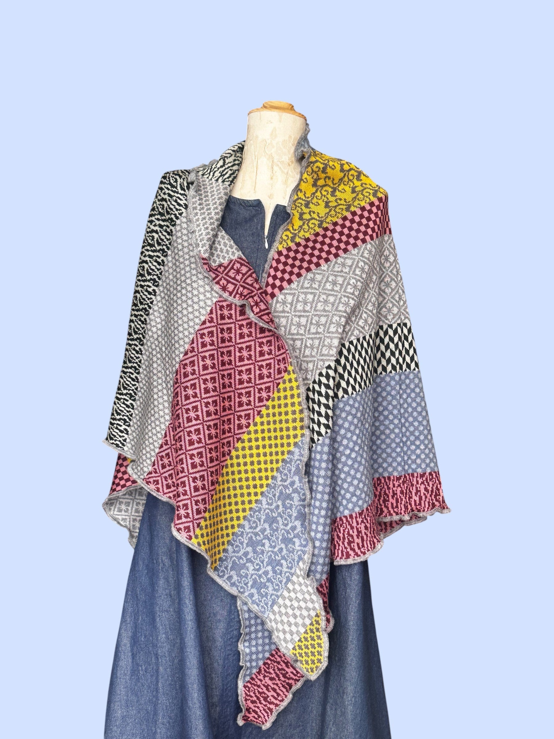 WOOL TRIANGLE SHAWLS